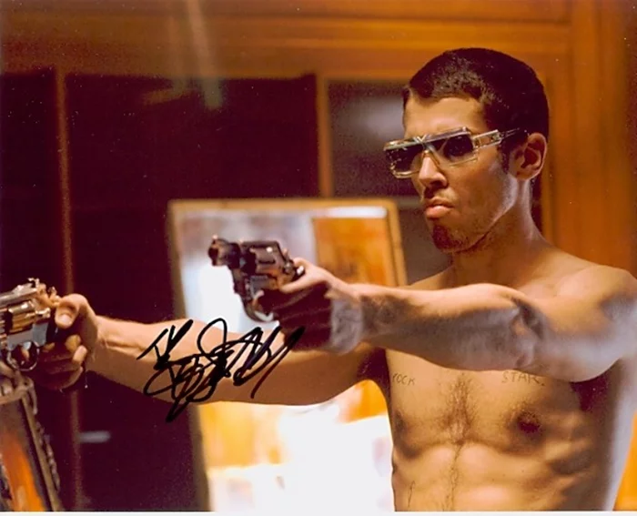 Toby Kebbell autograph
