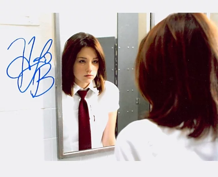 Haley Bennett autograph