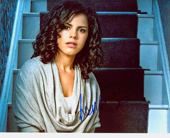 Lenora Crichlow autograph