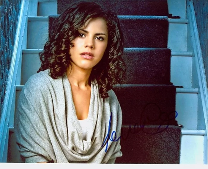 Lenora Crichlow autograph