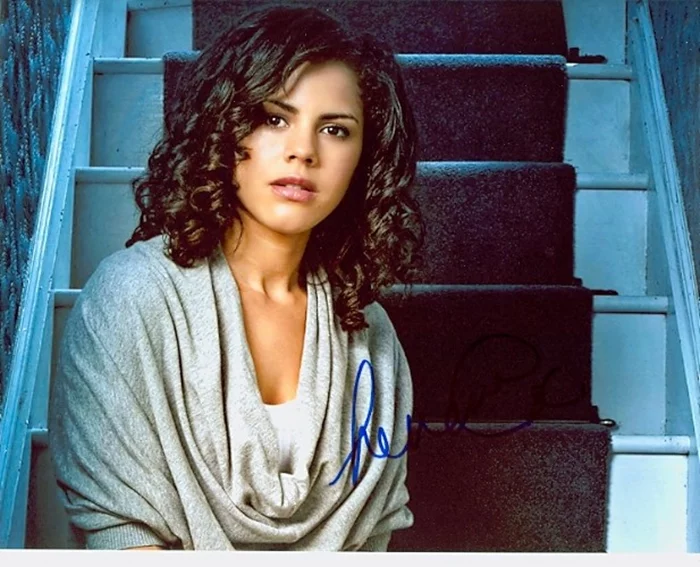 Lenora Crichlow autograph