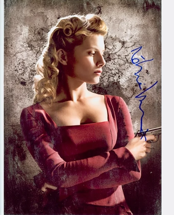Melanie Laurent autograph