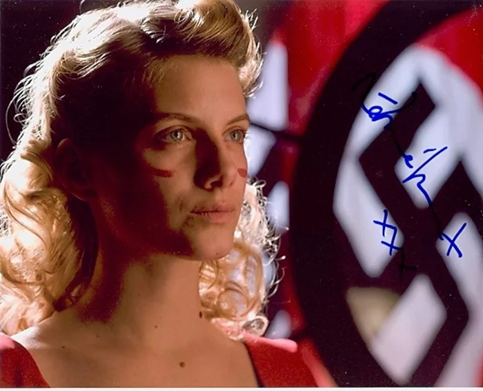 Melanie Laurent autograph