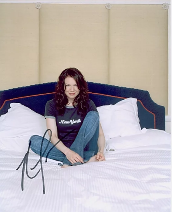 Renee Zellweger autograph