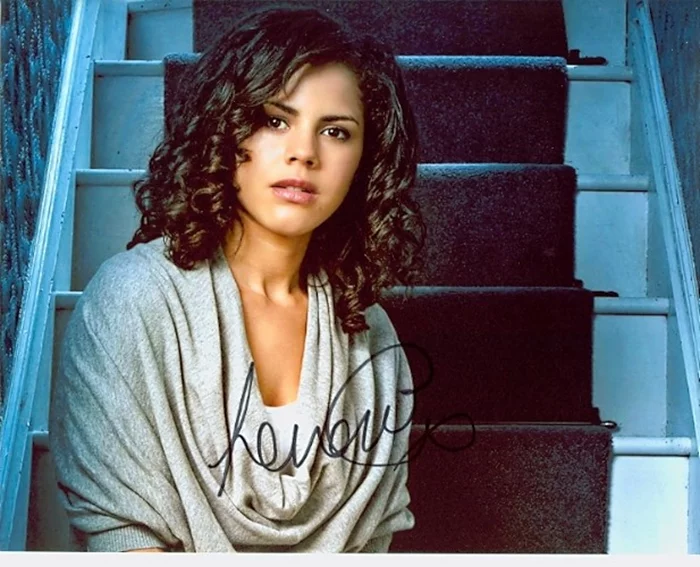 Lenora Crichlow autograph