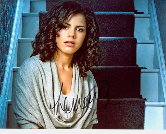 Lenora Crichlow autograph