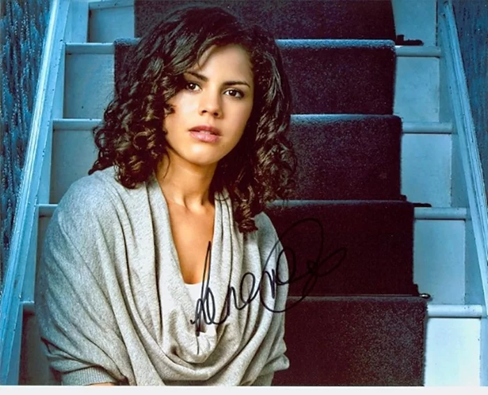 Lenora Crichlow autograph