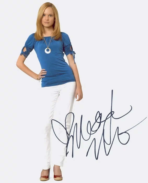 Meaghan Jette Martin autograph