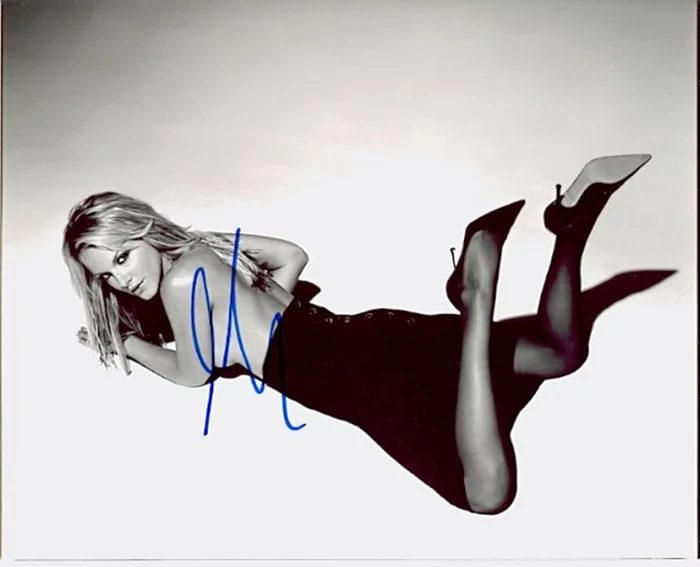 Monet Mazur autograph