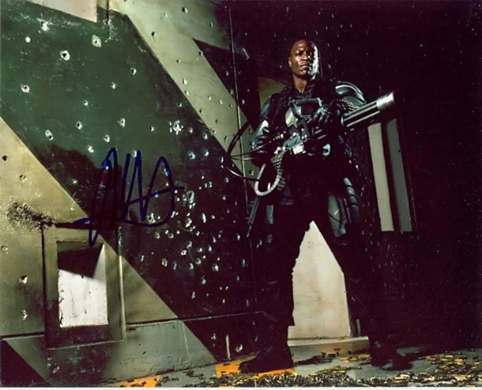 Adewale Akinnuoye-Agbaje autograph