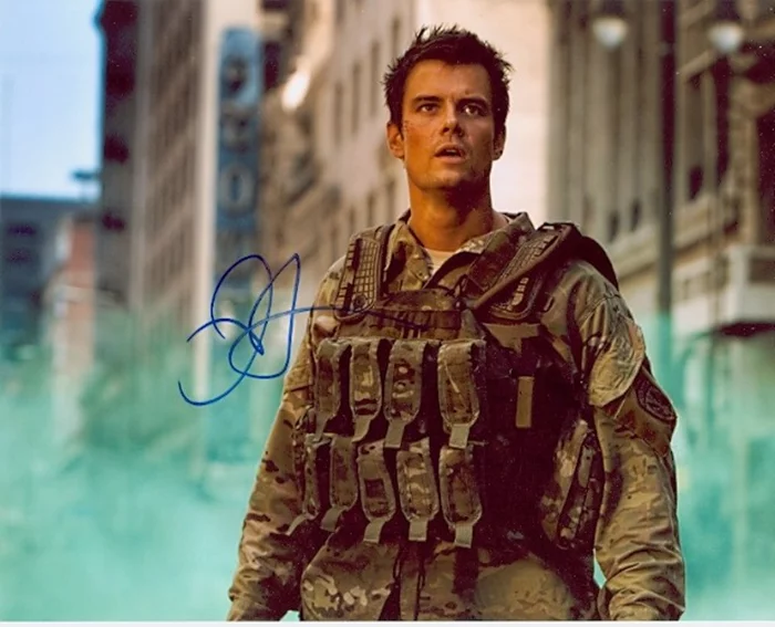 Josh Duhamel autograph