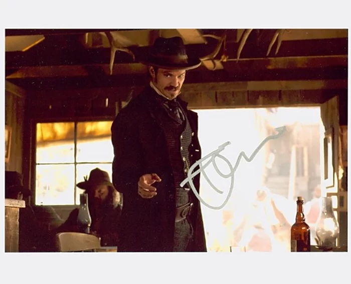 Timothy Olyphant autograph