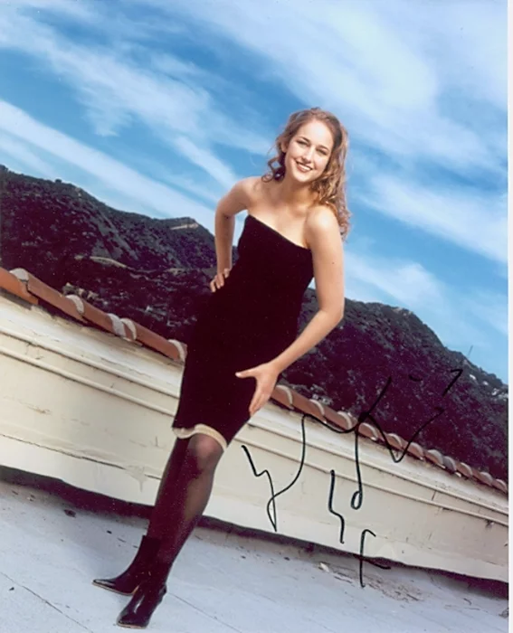 Leelee Sobieski autograph