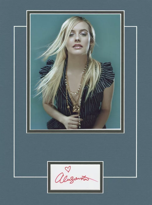 Alicia Silverstone autograph