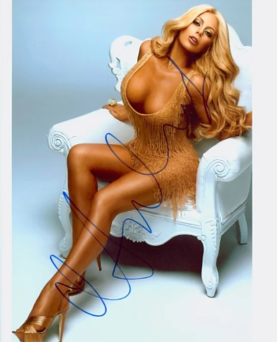 Aubrey O'Day autograph