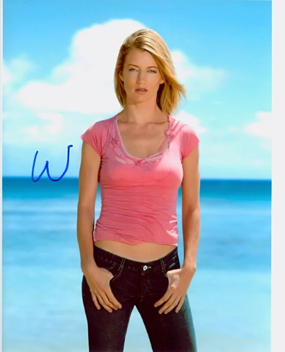 Cynthia Watros autograph
