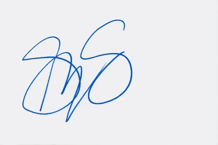 Skyler Shaye autograph