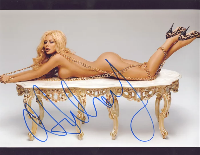 Aubrey O'Day autograph