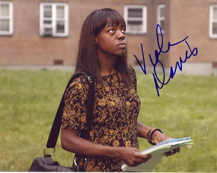 Viola Davis autograph