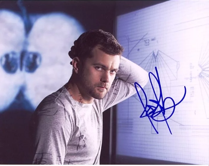 Joshua Jackson autograph