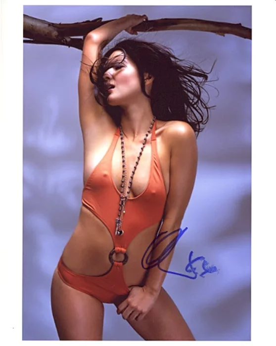 Olivia Munn autograph