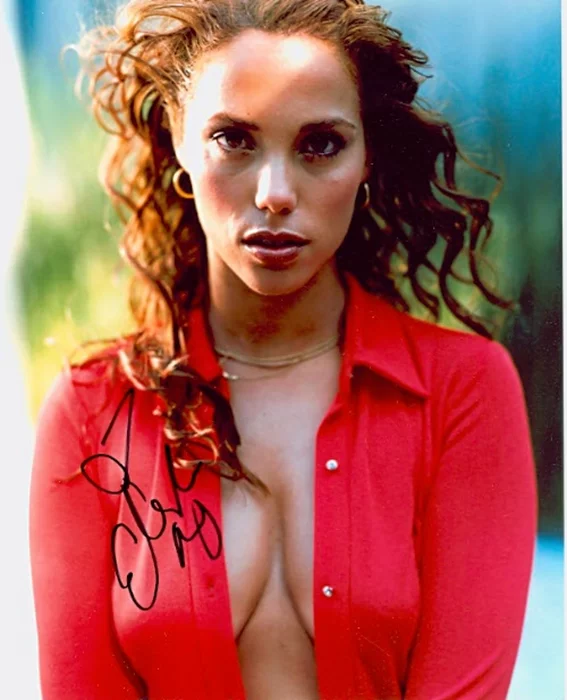 Elizabeth Berkley autograph