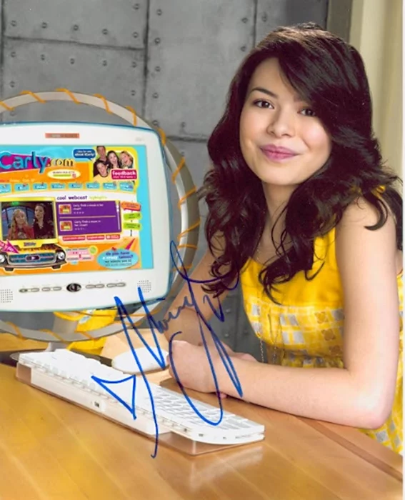 Miranda Cosgrove autograph