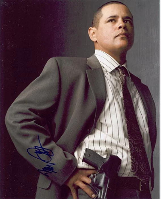 Raymond Cruz autograph