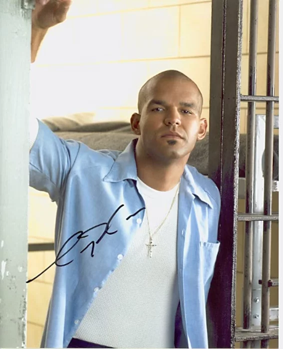 Amaury Nolasco autograph