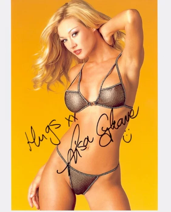 Lisa Gleave autograph