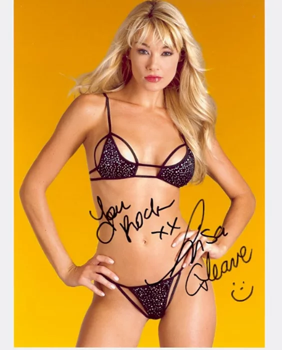 Lisa Gleave autograph