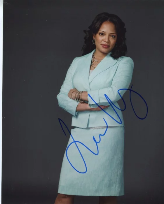 Lauren Velez autograph
