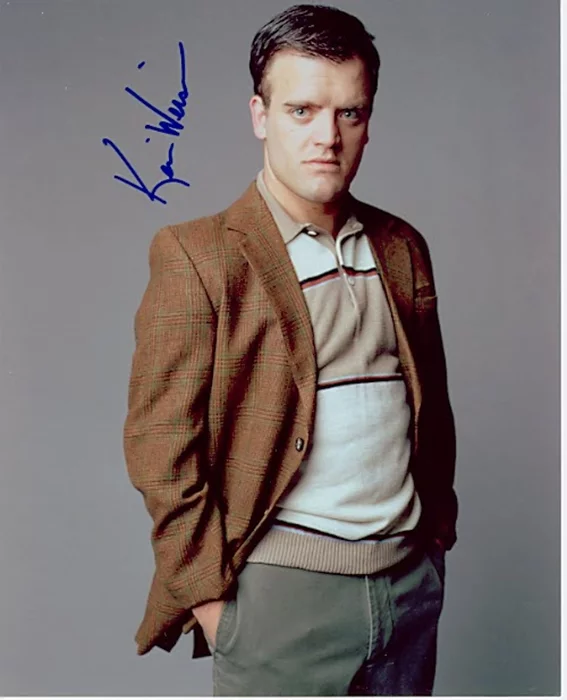 Kevin Weisman autograph