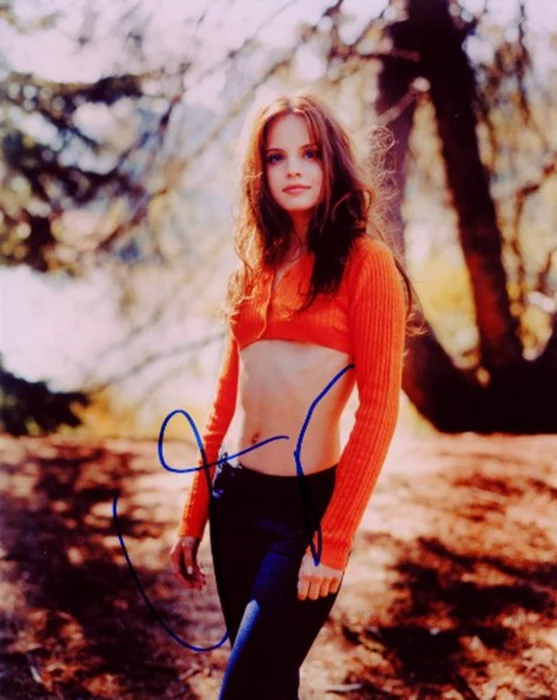 Mena Suvari autograph