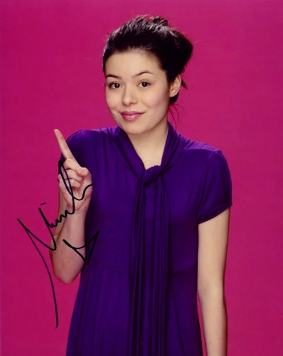 Miranda Cosgrove autograph