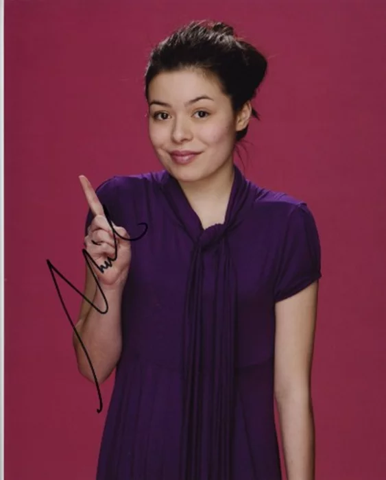Miranda Cosgrove autograph
