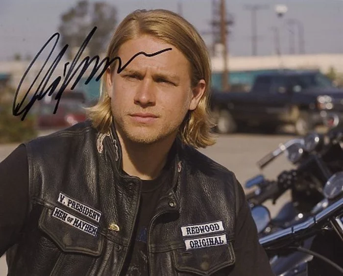 Charlie Hunnam autograph