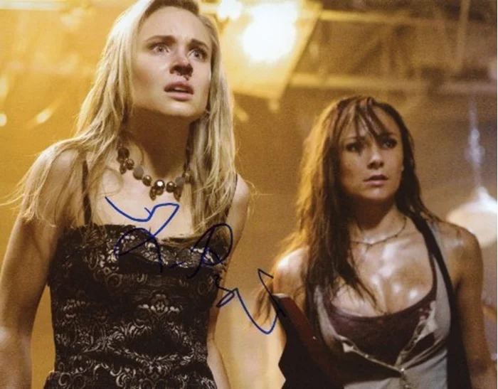 Leah Pipes autograph