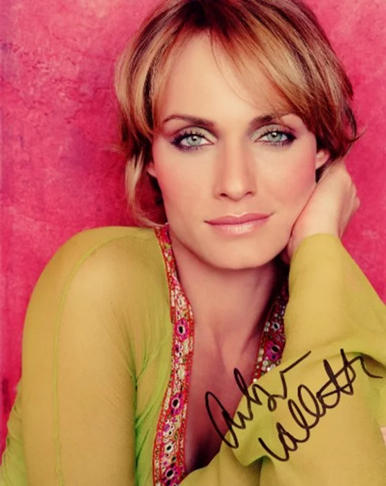 Amber Valletta autograph