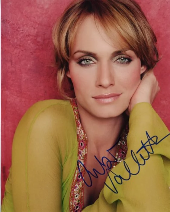 Amber Valletta autograph