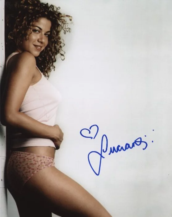 Luciana Carro autograph