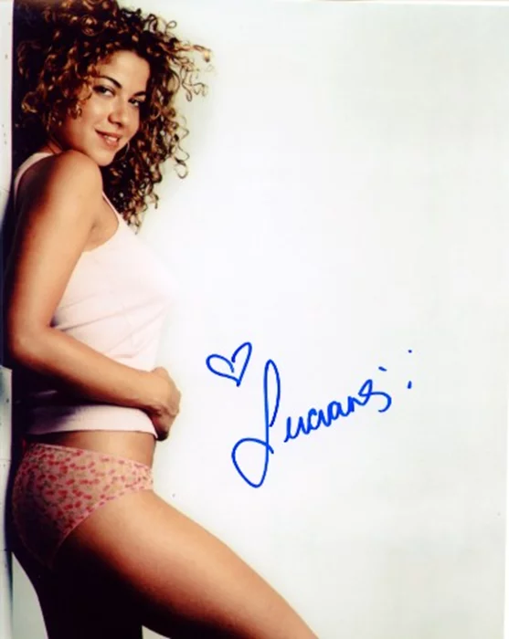 Luciana Carro autograph