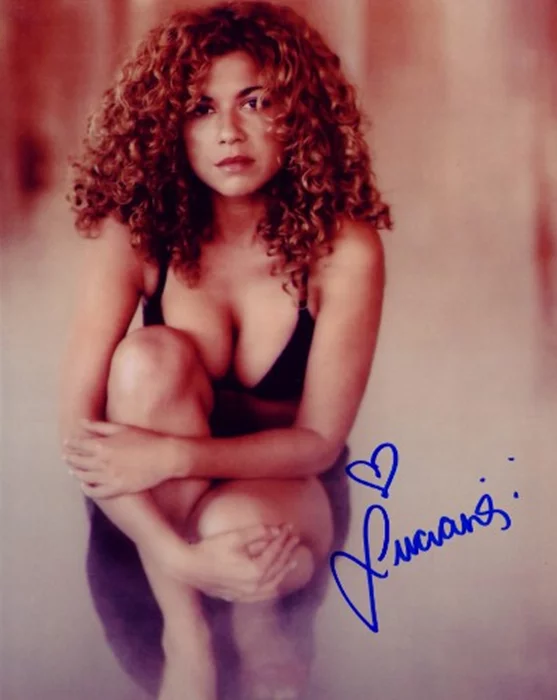 Luciana Carro autograph