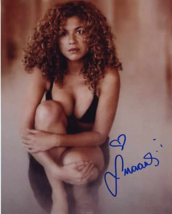 Luciana Carro autograph