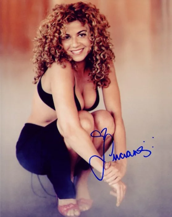 Luciana Carro autograph