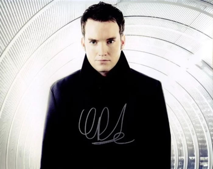Gareth David-Lloyd autograph