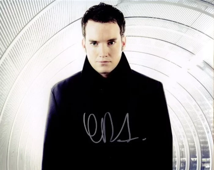 Gareth David-Lloyd autograph