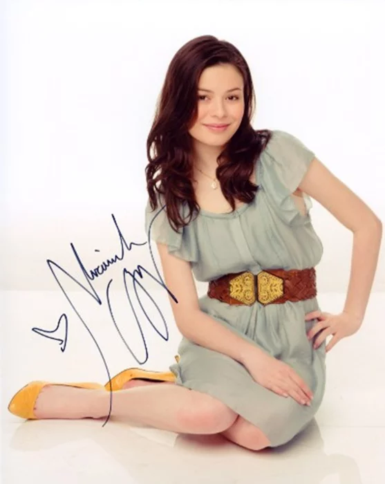 Miranda Cosgrove autograph