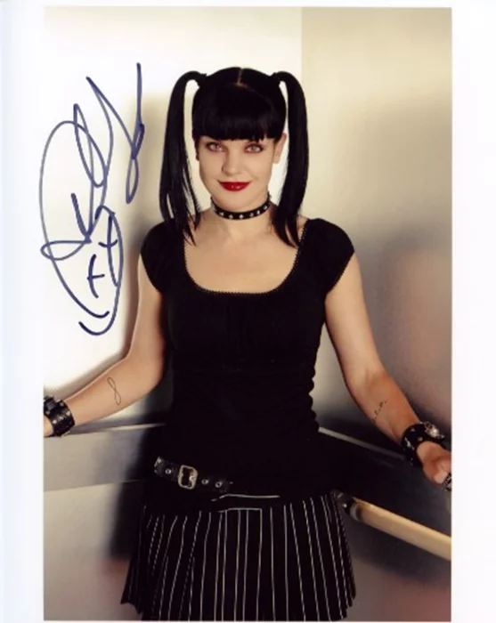 Pauley Perrette autograph