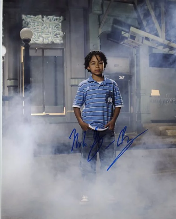Noah Gray-Cabey autograph
